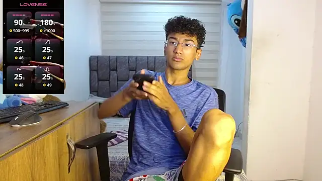 Snapshot of harrytwink18 chatting on September 9, 3:10 pm harrytwink18 online show from September 9, 3:10 pm