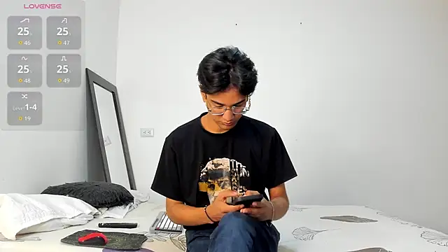 harrytwink18 online show from December 19, 1:35 pm