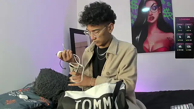 Snapshot of harrytwink18 chatting on February 4, 1:27 pm harrytwink18 online show from February 4, 1:27 pm