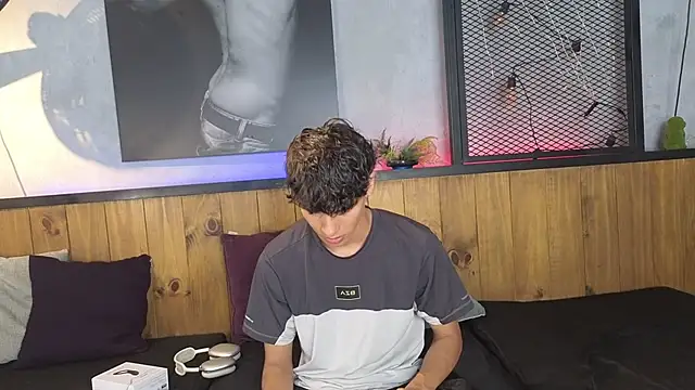 andrewortix online show from February 26, 4:12 am