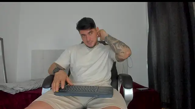 Teilor Creed online show from November 18, 7:39 pm