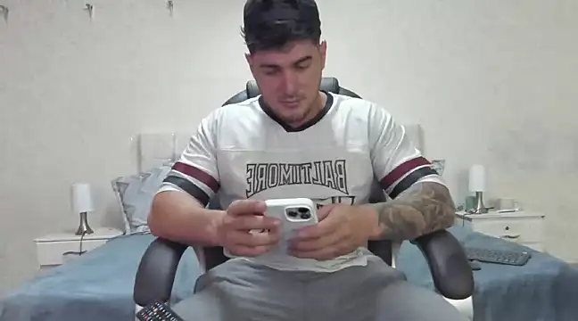 Snapshot of Teilor_Creed chatting on February 27, 11:37 pm Teilor Creed online show from February 27, 11:37 pm