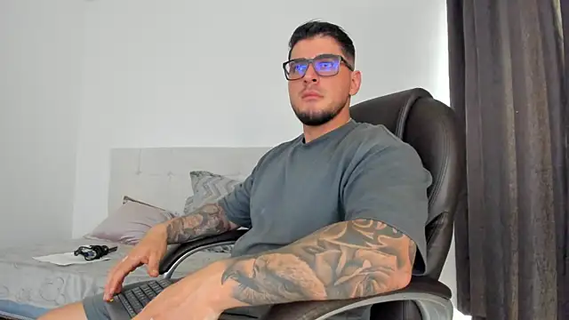 Teilor Creed online show from November 29, 6:19 pm