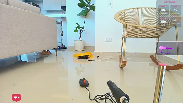 Snapshot of HelennaMoon_ chatting on December 1, 12:50 pm HelennaMoon online show from December 1, 12:50 pm