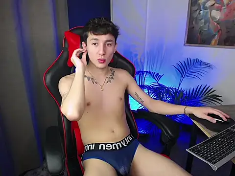 Snapshot of SebasstianGrand chatting on February 12, 11:41 pm SebasstianGrand online show from February 12, 11:41 pm