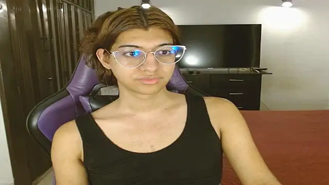 Snapshot of engielphoenis14 chatting on July 18, 9:12 pm engielphoenis14 online show from July 18, 9:12 pm