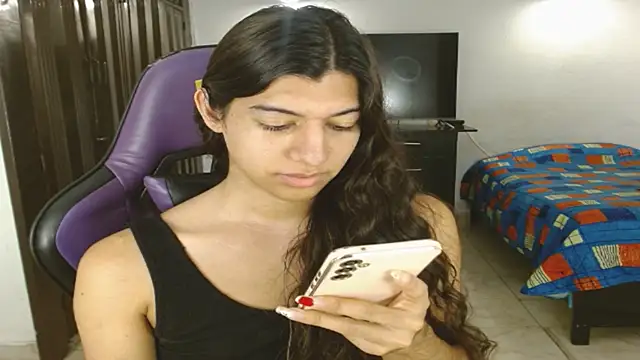 Snapshot of engielphoenis14 chatting on June 26, 3:01 am engielphoenis14 online show from June 26, 3:01 am