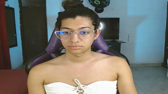 engielphoenis14 online show from March 13, 11:10 pm