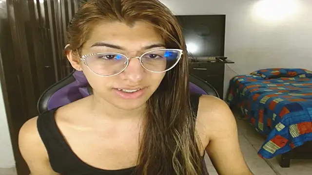 Snapshot of engielphoenis14 chatting on July 6, 9:50 pm engielphoenis14 online show from July 6, 9:50 pm