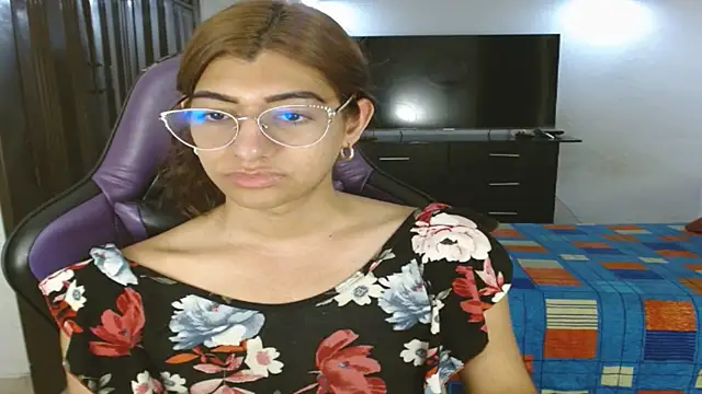 Snapshot of engielphoenis14 chatting on July 11, 11:27 pm engielphoenis14 online show from July 11, 11:27 pm