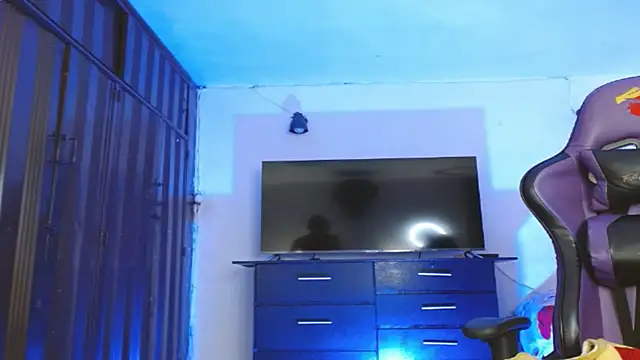 engielphoenis14 online show from April 17, 11:29 pm