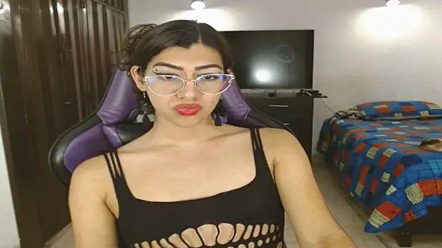 Snapshot of engielphoenis14 chatting on June 14, 1:12 pm engielphoenis14 online show from June 14, 1:12 pm