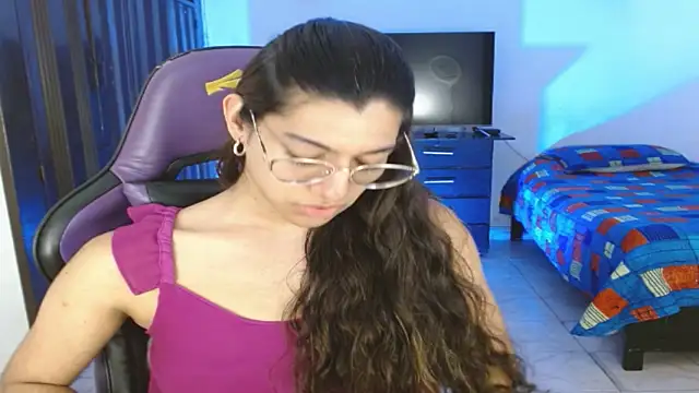 Snapshot of engielphoenis14 chatting on June 9, 10:44 pm engielphoenis14 online show from June 9, 10:44 pm