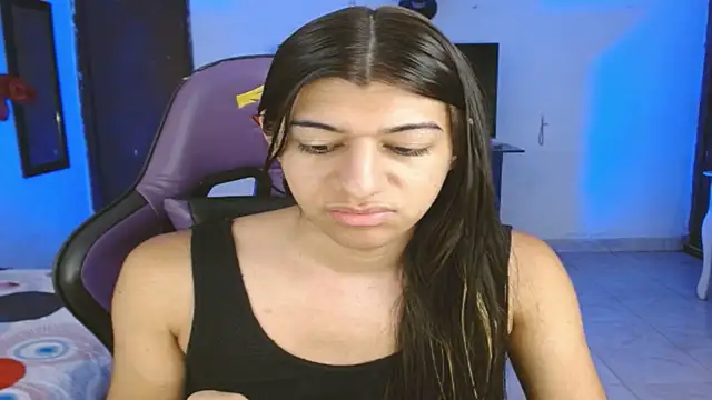 engielphoenis14 online show from April 8, 10:55 pm