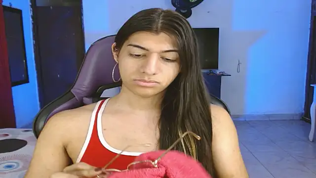 engielphoenis14 online show from April 1, 11:34 pm