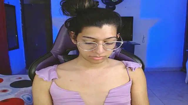 engielphoenis14 online show from March 26, 11:35 pm