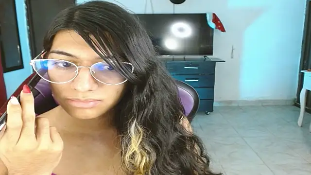 Snapshot of engielphoenis14 chatting on December 15, 9:42 pm engielphoenis14 online show from December 15, 9:42 pm