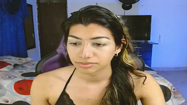 Snapshot of engielphoenis14 chatting on March 13, 1:29 pm engielphoenis14 online show from March 13, 1:29 pm