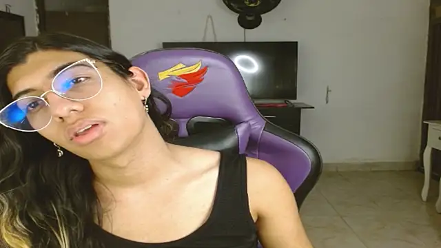 engielphoenis14 online show from December 21, 10:10 pm