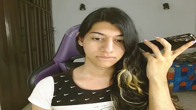 Snapshot of engielphoenis14 chatting on October 18, 12:45 am engielphoenis14 online show from October 18, 12:45 am