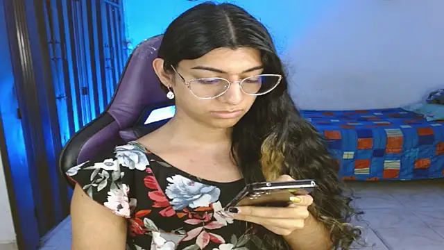 Snapshot of engielphoenis14 chatting on December 3, 2:34 am engielphoenis14 online show from December 3, 2:34 am