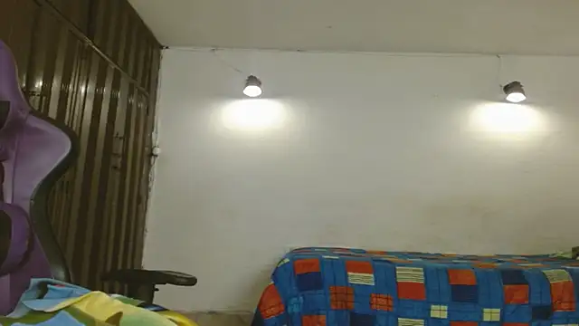 Snapshot of engielphoenis14 chatting on November 23, 12:53 am engielphoenis14 online show from November 23, 12:53 am