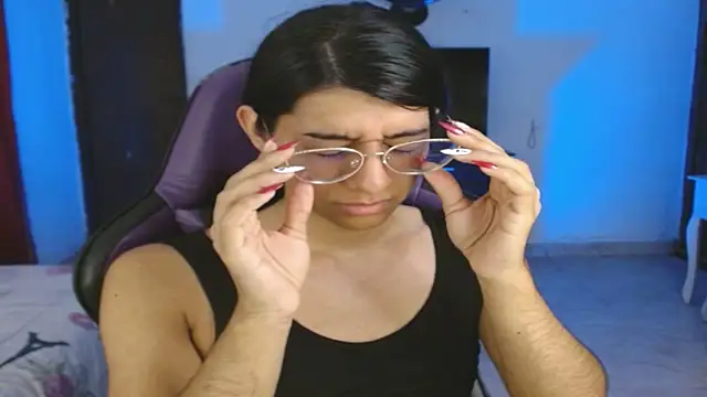 engielphoenis14 online show from December 17, 6:51 am