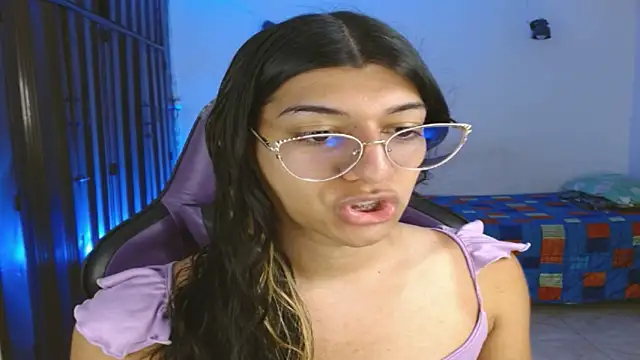 Snapshot of engielphoenis14 chatting on October 26, 12:00 am engielphoenis14 online show from October 26, 12:00 am