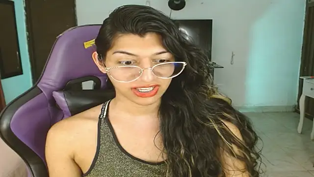 engielphoenis14 online show from January 11, 1:45 am