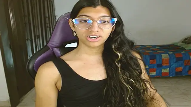 Snapshot of engielphoenis14 chatting on November 30, 12:11 am engielphoenis14 online show from November 30, 12:11 am