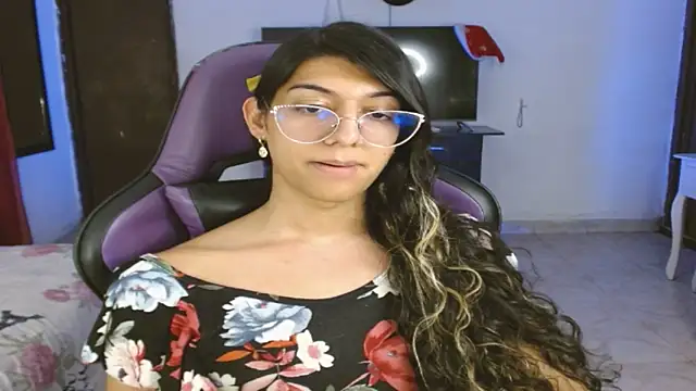 Snapshot of engielphoenis14 chatting on December 15, 12:49 am engielphoenis14 online show from December 15, 12:49 am