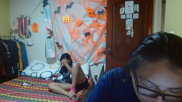 clayre and jill online show from October 28, 7:13 pm