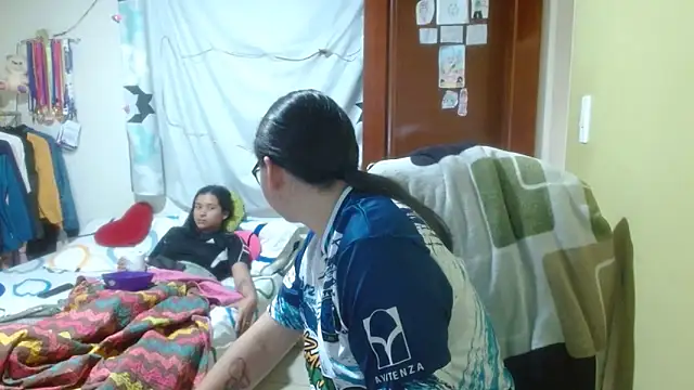 clayre and jill online show from November 5, 7:06 pm