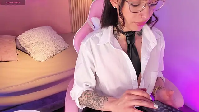 Snapshot of _Victoria____ chatting on December 1, 8:42 pm Victoria online show from December 1, 8:42 pm