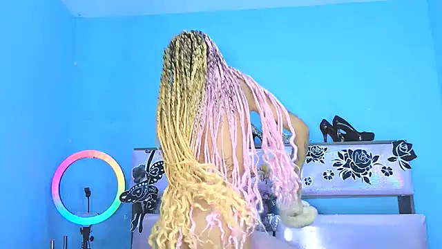 Snapshot of gabbiefoxthx chatting on January 7, 7:52 am gabbiefoxthx online show from January 7, 7:52 am