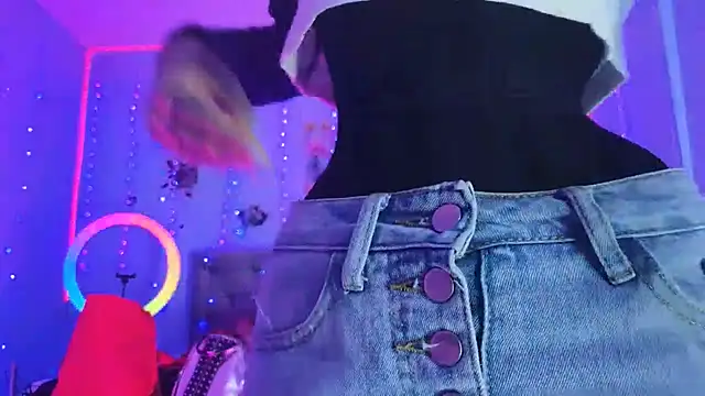 Snapshot of gabbiefoxthx chatting on February 10, 3:57 am gabbiefoxthx online show from February 10, 3:57 am