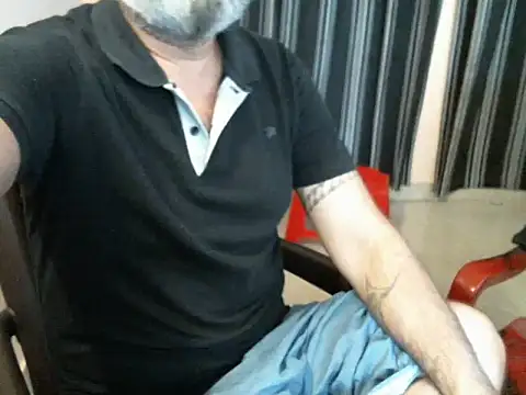 Snapshot of indianbull2023 chatting on June 1, 6:35 am indianbull2023 online show from June 1, 6:35 am