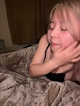 NANAchan R online show from February 28, 11:54 am