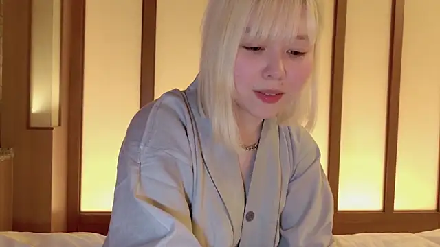 NANAchan R online show from February 11, 5:29 pm