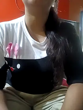 Snapshot of Alina_Khann chatting on November 17, 8:18 am Alina Khann online show from November 17, 8:18 am