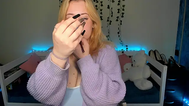 Snapshot of Emily_Gin chatting on October 8, 2:46 am Emily Gin online show from October 8, 2:46 am