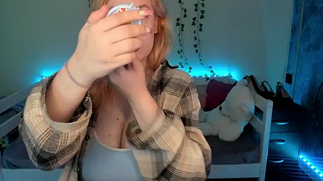 Snapshot of Emily_Gin chatting on October 3, 2:37 am Emily Gin online show from October 3, 2:37 am
