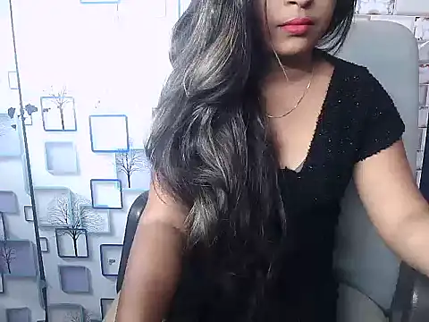 Hot Naina- online show from December 3, 7:50 pm