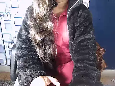 Hot Naina- online show from December 21, 2:47 pm