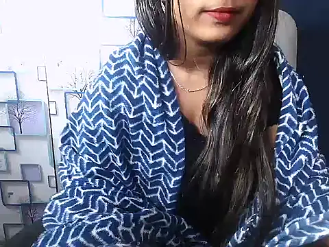 Hot Naina- online show from December 1, 8:25 pm