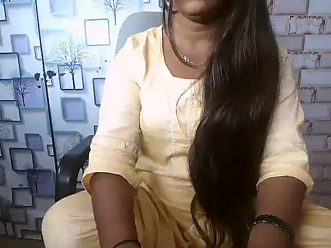 Hot Naina- online show from December 5, 3:44 pm