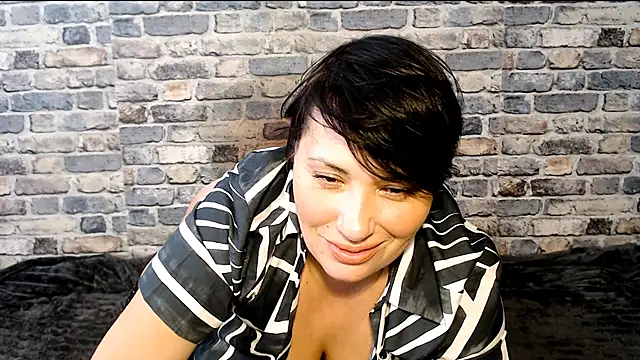 moly rushh online show from April 4, 11:17 am