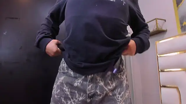 TomLondon  online show from November 26, 11:54 am