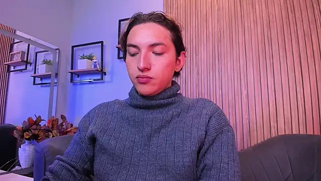 TomLondon  online show from February 7, 10:45 am