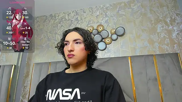 Snapshot of TomLondon_ chatting on February 25, 11:32 am TomLondon online show from February 25, 11:32 am